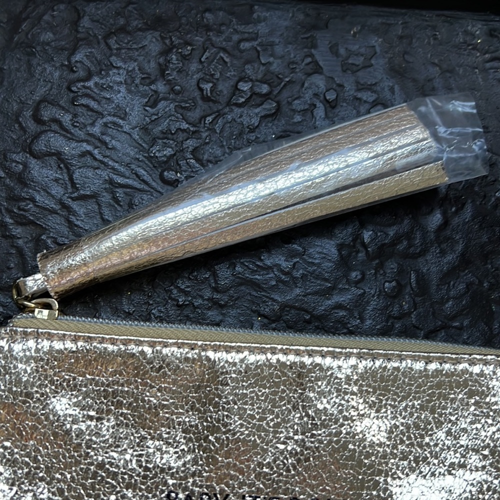 - COSMETIC BAG in GOLD TONE w TASSEL ZIPPER PULL and STATEMENT SAYING - Picture 4 of 6